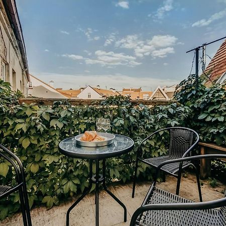Spacious - 140 Square Meters Apartment, Vilnius City Centre Dış mekan fotoğraf